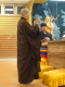 法師出食，供養眾生